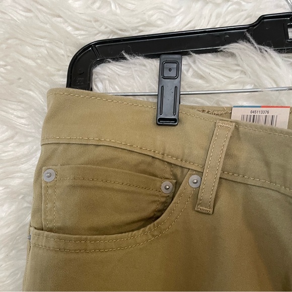 Levi's NWT Men’s 511 Slim Stretch All Seasons Tech Pants.
Size 40/30 - Picture 5 of 14